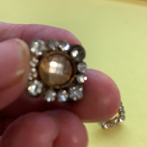 Beautiful sparkly earrings clip on style - Picture 4 of 5